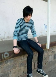 An emo kid with a cool look