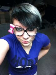 Got called an 'emo hipster' today lawlz...Does this face look like it cares? Nope. x3