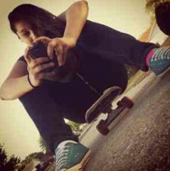 took this last year with my first skateboard....i miss it soo much =/