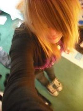 i like this pic actually;p my converse <3