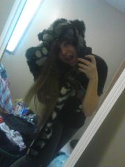 RAWR! X3 (me in my awesome hat*