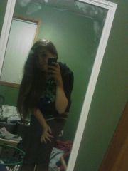 no make-up >.<