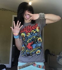 ILL EAT YOU LIKE A MONSTER!! >;3